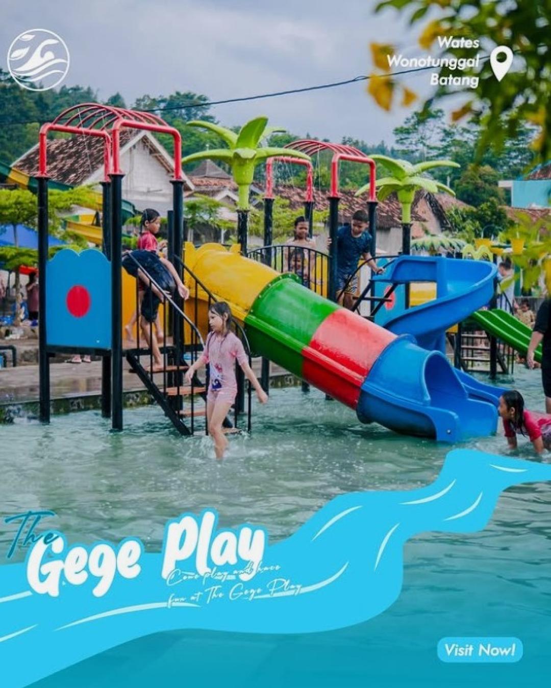 Bocil betah berlama-lama dengan mainan playground asyik